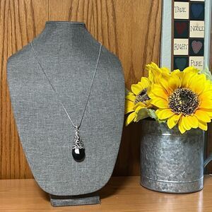 NWT Elegant Black Pendant Necklace #J3